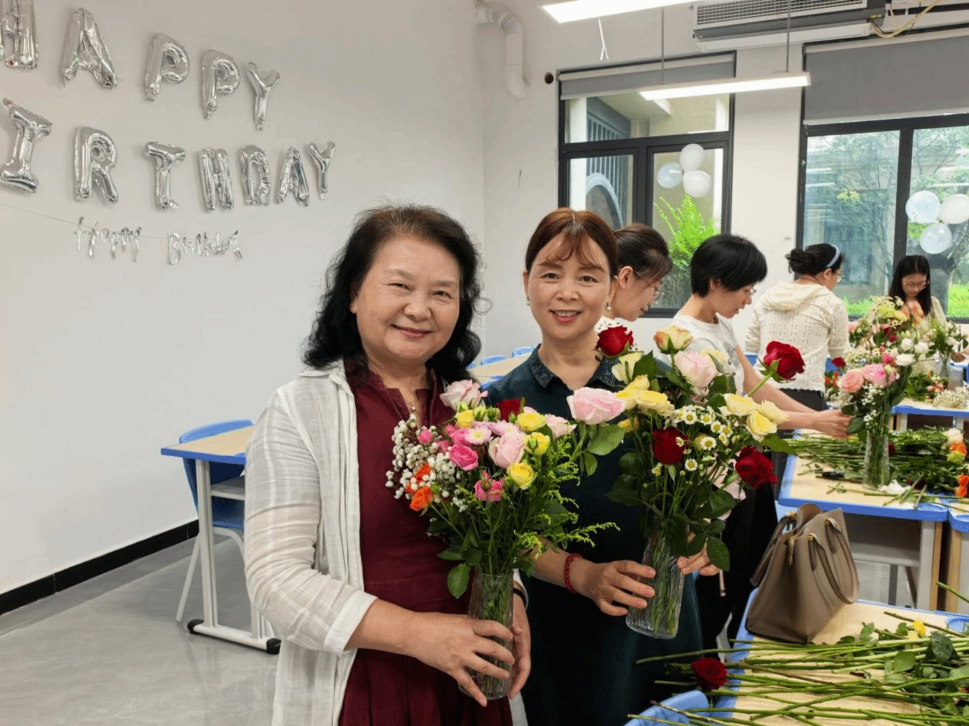 主持人开场介绍本次集体生日会活动主旨
